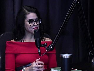 Come Ou Fazendo Fotos Sensuais Conversou no Seu Primeiro Atendimento Explicou Sobre Sg Sempre Foi Safada e Transou na Rua - Annie Clementine Watch on Sheer Red?