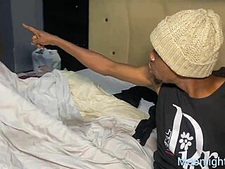 वाह, मेरी छोटी 18+ हाउसवाइफ ने बीबीसी सौतेले भाई के साथ धोखा दिया और स्क्वर्ट कर दिया!