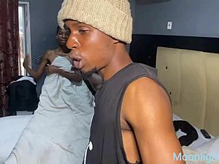 वाह, मेरी छोटी 18+ हाउसवाइफ ने बीबीसी सौतेले भाई के साथ धोखा दिया और स्क्वर्ट कर दिया!