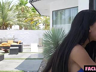 बड़े चूचों वाली रंडी को डबल रब एंड टग, चेहरा कम बकेट बना दिया