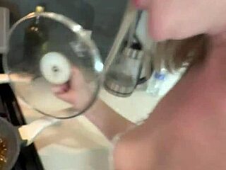 ब्लॉन्ड के साथ लाइव स्ट्रीम, कपड़े ट्राई करते हुए, शेविंग, ब्लोजॉब और सेक्स टॉयज़ 🔥