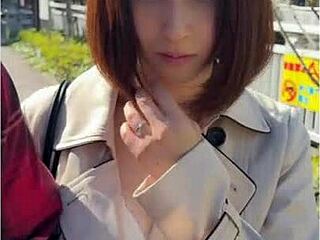 欲情妻は淫らに男根を貪る　神無月れなの激しい3Pプレイ