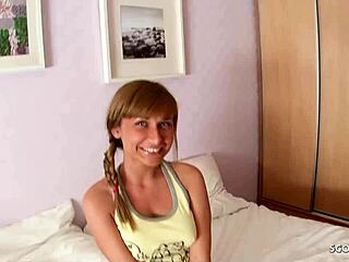 क्यूट ब्लू आइज़ स्टेपसिस्टर जोरदार चुदाई की भीख मांगती है