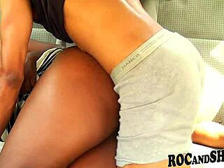 कार चुदाई ट्रिप में गेटो गर्लफ्रेंड कपड़े फाड़ रॉड एक्शन