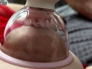 अरे, उस वैक्यूम टंग ने मेरी बड़ी निपल्स को कितना मीठा चाटा?