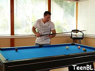 Sweet Darling lund ko juicy blowjob se pasand karti hai