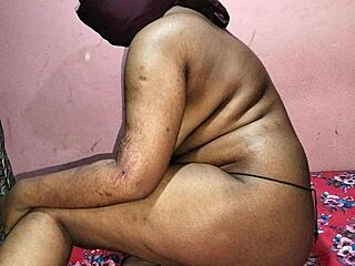 नई शादीशुदा भाभी को नौकर ने डॉगीस्टाइल में जोर से ठोका