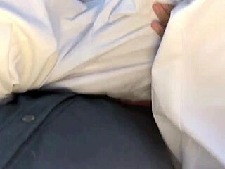 डेम, यह नर्सिंग स्टूडेंट ने मुझे यूनिफॉर्म में चोदने के लिए बुलाया!