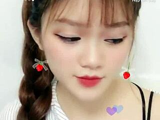 मैं इस प्यारी कोरियन लड़की के सेक्सी वेबकैम शो का दीवाना हूँ