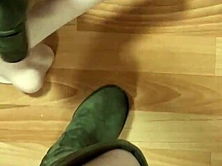 do you want to play with elza kom's ass and toys