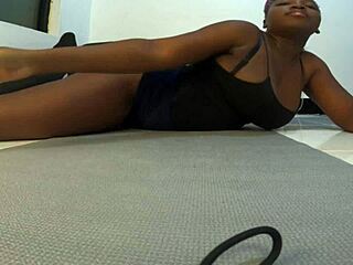 मास्टरमीट1 योगा में लचीली होकर बड़ी गांड पोजिशन्स आजमाती