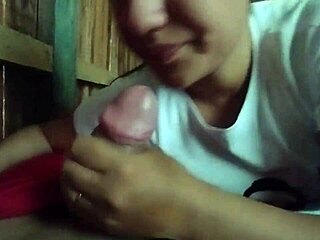 अरे, मैंने अपने घटिया ससुर का लंड उनकी पुरानी लकड़ी की हवेली में पार्टी के दौरान चूसा, लगभग पकड़ी गई!