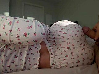 सुबह की चुदाई स्लटी बिग-टिट्स रूममेट के साथ क्रीमपाई में खत्म