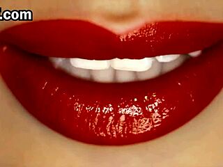 एड्रिया रे प्रोफेसर की रॉकी मैरिज को सेव करती है