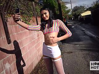 छोटी छाती वाली वीवा एथेना ने हुकअप का हर बूंद निचोड़ लिया