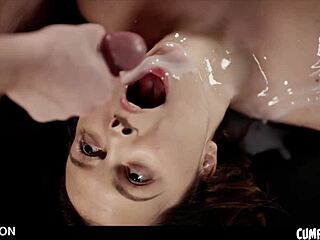 एलिस पीची, गर्म दूध जैसे कम को अंदर कैसे हैंडल करती हो?