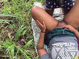 लोकल डॉक्टर ने मुझे झाड़ियों में जोरदार ठोका, क्वीन अनीता अफ्रीका के साथ!