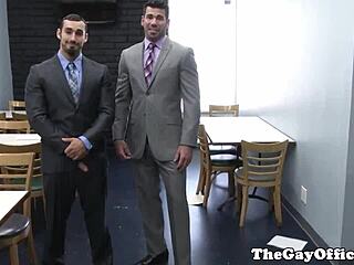 Muscular hunks spill jizz after steamy gaysex advice