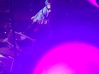 स्लिम थिक एबोनी काउगर्ल, नाइस अस, मेरी 3 होल स्लट बनना पसंद है 😍