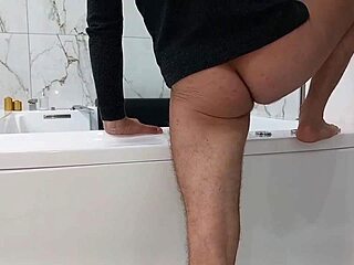 सौतेली मां के शावर में मोटे लंड से हिलाकर झाड़ दिया