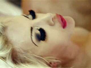 Milf quickie is always a cum-covered blast! 😜