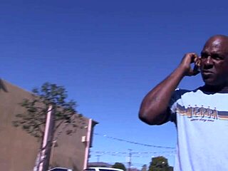 क्यूट ब्लॉन्ड निकोल आउटडोर पानी में लेटी फिर मर्द को जोरदार चुदाई