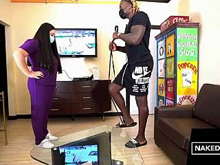 बड़े बूब्स वाली नर्स को चाहिए मोटा लंड, गर्म इंटररेशियल चुदाई में