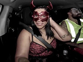 ela voltou da festa de halloween toda arrombadinha