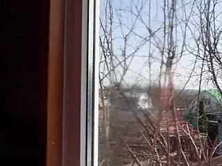 शहर का लड़का बड़ी नेचुरल गांड वाली ब्रूनेट किसान को बेडरूम में पेला