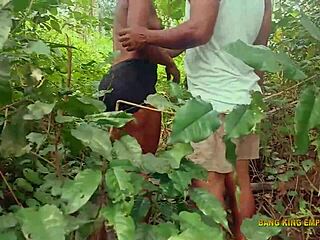 बुश हॉट सेक्स बीबीडब्ल्यू किंग्स वाइफ के साथ रिटुअल के दौरान