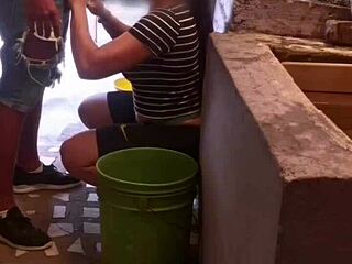 कजिन ने कपड़े धोते वक्त मेरी गांड में क्रीमपाई छोड़ दिया