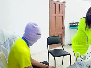 रंडी, ऑफिस में मुझे तुझे छूने दे!