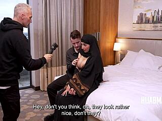 अरे, देखो कैसे debt collectors ने हिजाब वाली मिल्फ Aaliyah Yasin को रगड़ा