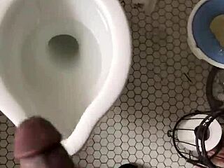 इंटेंस मस्तर्बेशन सेशन से एक्सप्लोसिव कम!