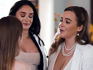 मैं नादिया, नताशा और शीना के जंगली लेस्बियन थ्रीसम चाटने के दीवाना हूँ