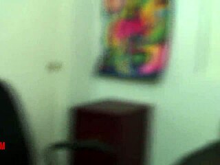 Barbie Sinclair job ke liye fucks aur sucks karti hai