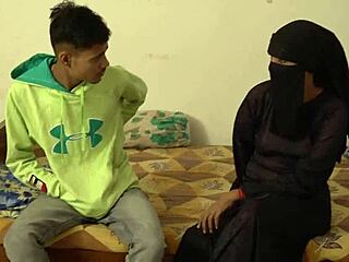 इंडियन हिजाब गर्ल ने पति के दोस्त के साथ वाइल्ड सेक्स किया, स्टीमी किस 😘