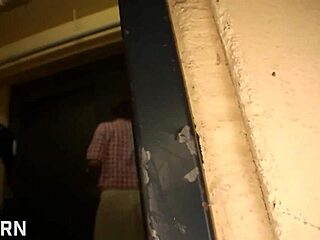 यहाँ एक असली जापानी लड़की की टोक्यो सिटी में पहली बार चुदाई की कहानी है