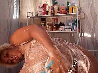 रज़ीडी का गरम बाथरूम टॉय सेशन!