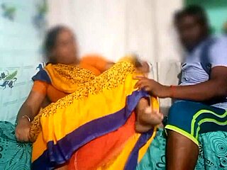 यो, तमिल कॉलेज स्टूडेंट बेडरूम में टीचर को ठोकता है