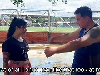 कोलंबियाना को पब्लिक पार्क में अजनबी के साथ एनल मिलता है!