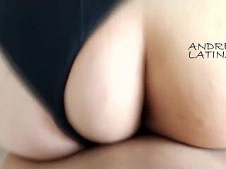 लैटिना बीबीडब्ल्यू को डॉगी स्टाइल पोजिशन में फक किया जाता है