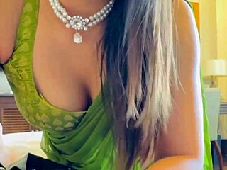 देसी हॉट सेक्सी बहू ने ससुर के साथ बेड में की शरारत!