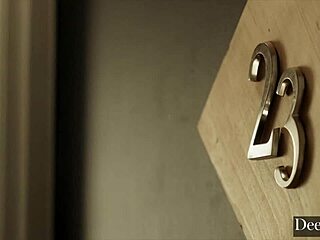 ब्रैटी एम्मा रोजी ब्लाइंडफोल्ड, कफ्ड, और डीपर में अस फक होती है 😈