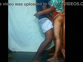 ये देसी गर्लफ्रेंड गांव के घर में क्यों चुदाई कर रही है?