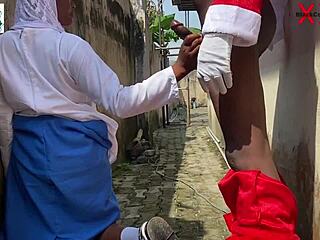 Africa Santa caught banging naive neighbor's daughter by the backyard window! Full vid on Red 🔥