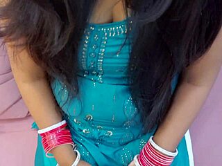 हॉर्नी जीजा ने बिग ऐस देसी साली को क्लोजअप ब्लोजॉब से ड्रिल किया, डॉगीस्टाइल पाउंडिंग