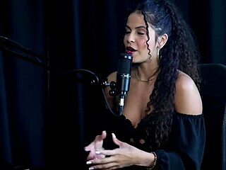 ब्राज़ीली कपल्स सेक्सी डांस करते हैं स्वीट कारोलज़िंहा के साथ