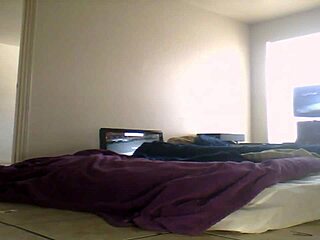 hot black milf shows thick pussy 😍