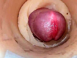 कैमरा कैप्चर करता है टाइट चूत में बड़ा कम ब्लास्ट